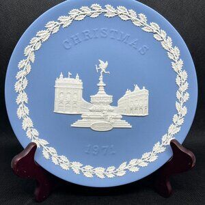 Vtg Wedgwood Christmas 1971 Piccadilly Circus  Plate